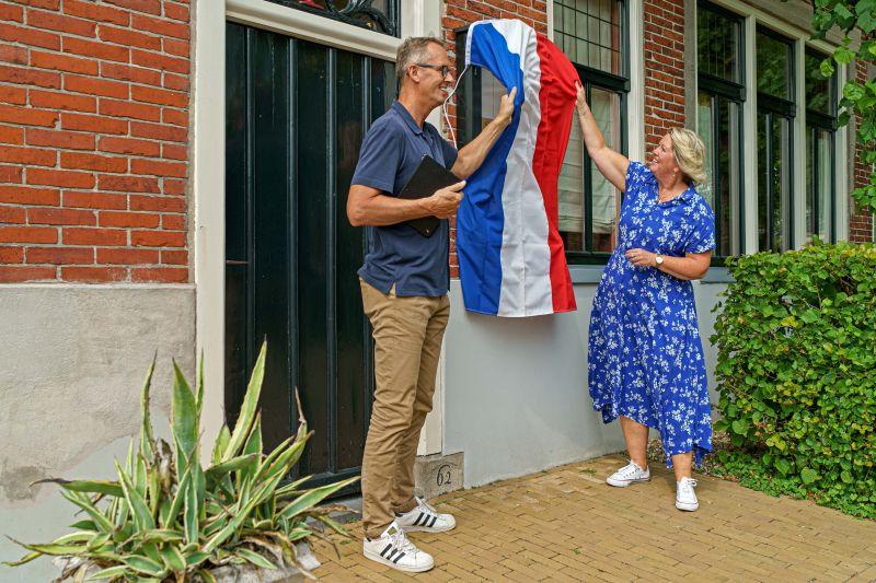 Foto van onthulling met wethouder 